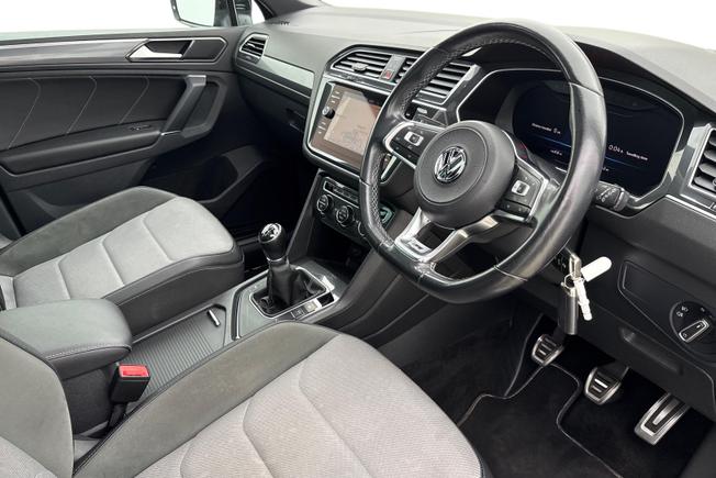 VOLKSWAGEN Tiguan Photo 6