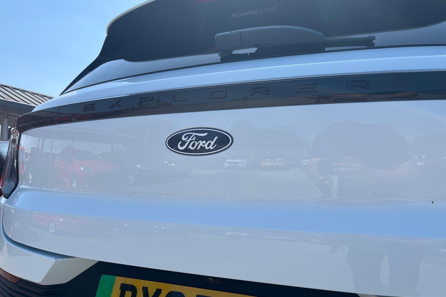 Ford Explorer Photo 38