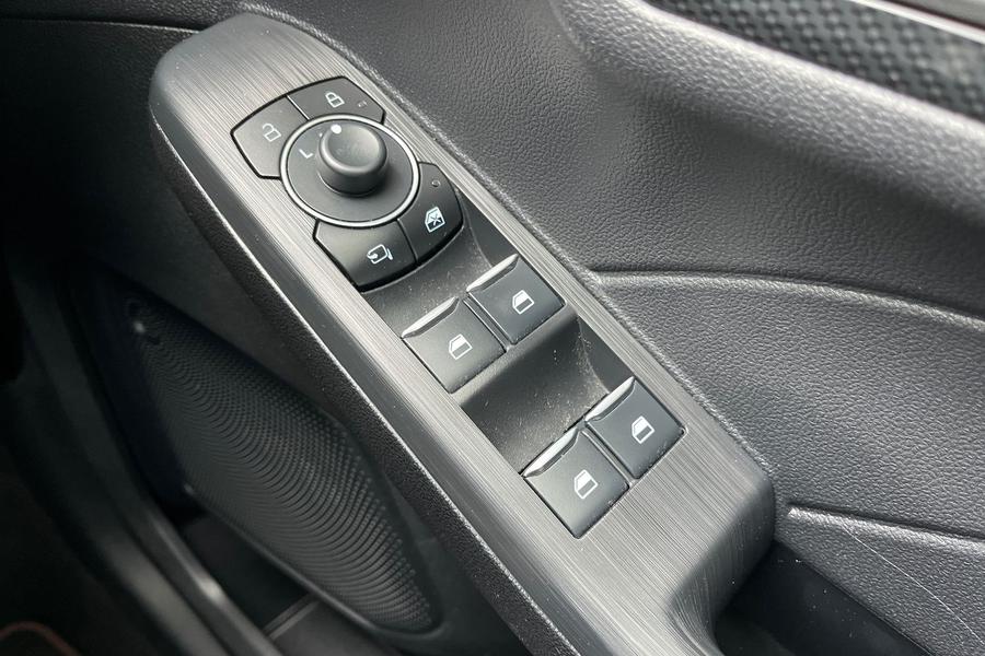 Ford KUGA Photo autoimg-c65598d9fa03482496db41981c910ea3e3f0f98f.jpg