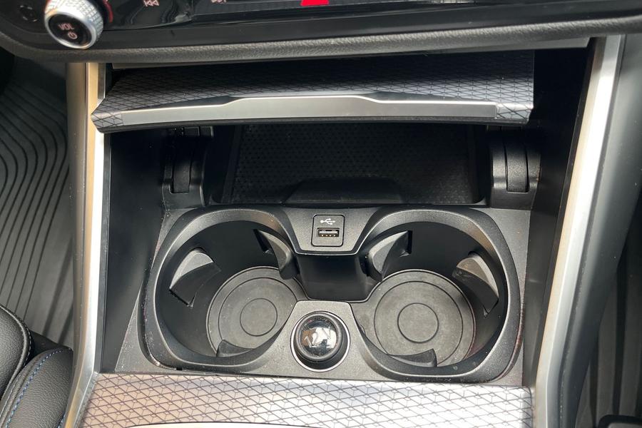 BMW 3 SERIES Photo autoimg-c65cd8b01c40f2f07d57a12434c58c7883483fe8.jpg