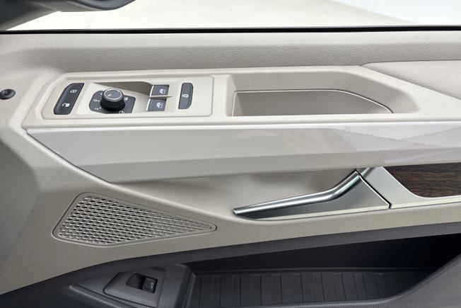 VOLKSWAGEN Multivan Photo 27
