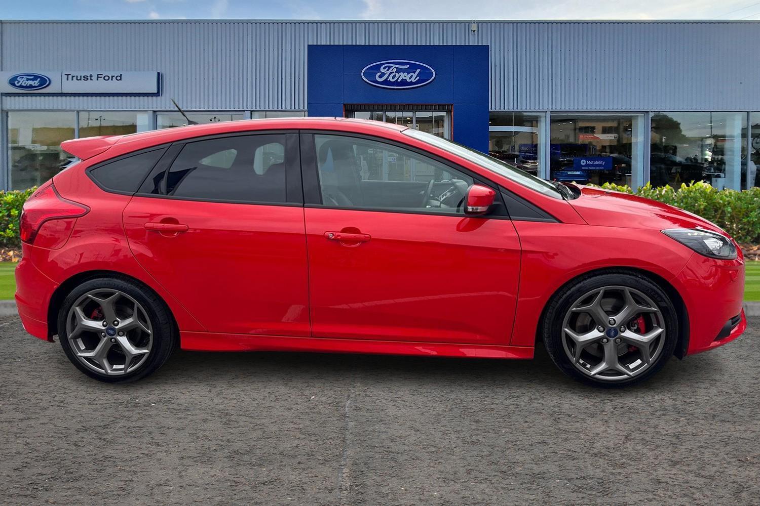 Ford FOCUS Photo 2