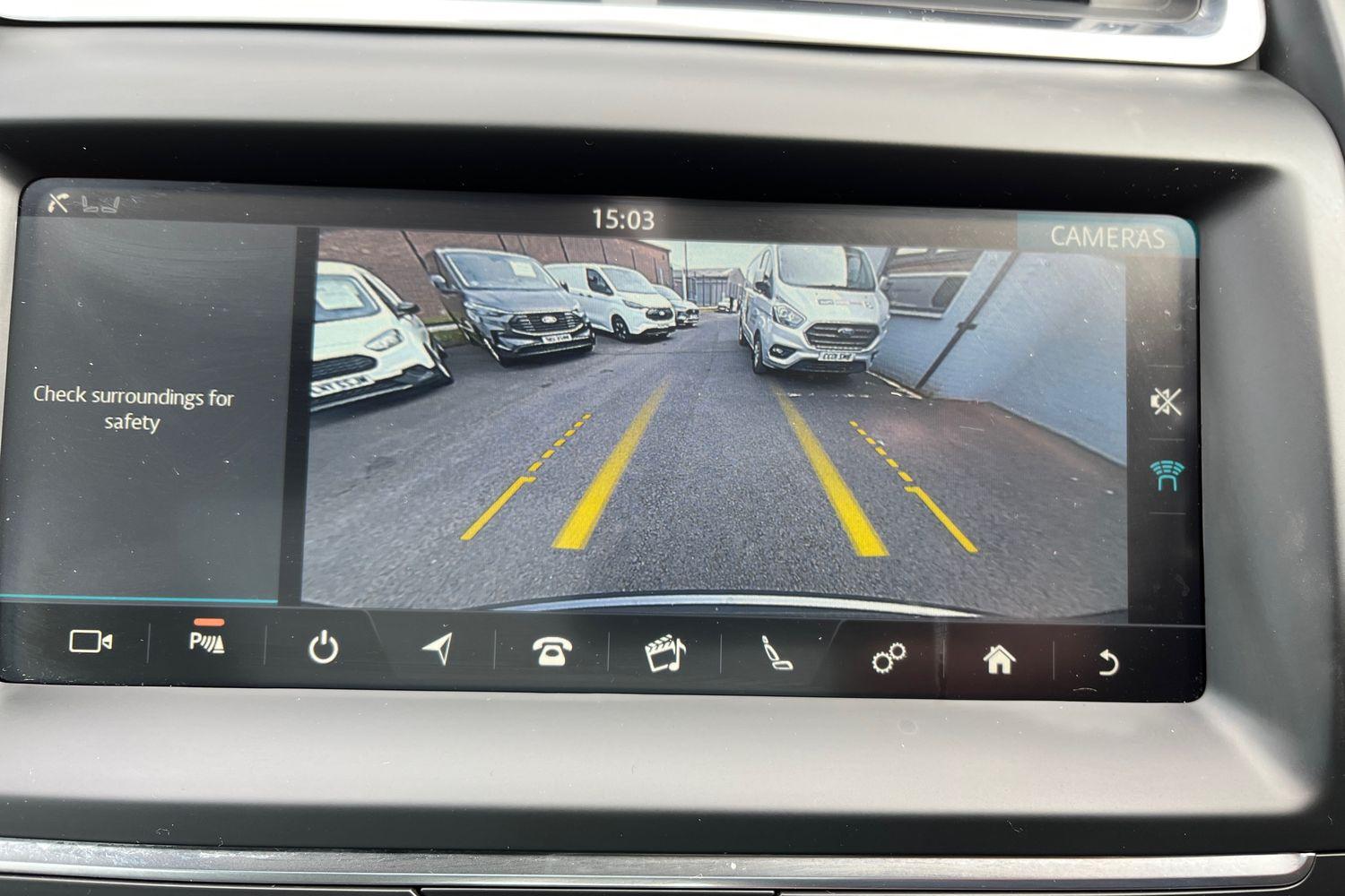 Jaguar E-PACE Photo 29