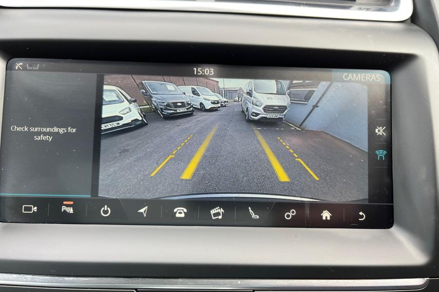 Jaguar E-PACE Photo autoimg-c6709f6f49f799217fd81328ac66311042a89e09.jpg