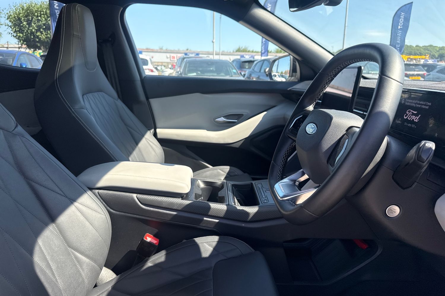 Ford Explorer Photo 16
