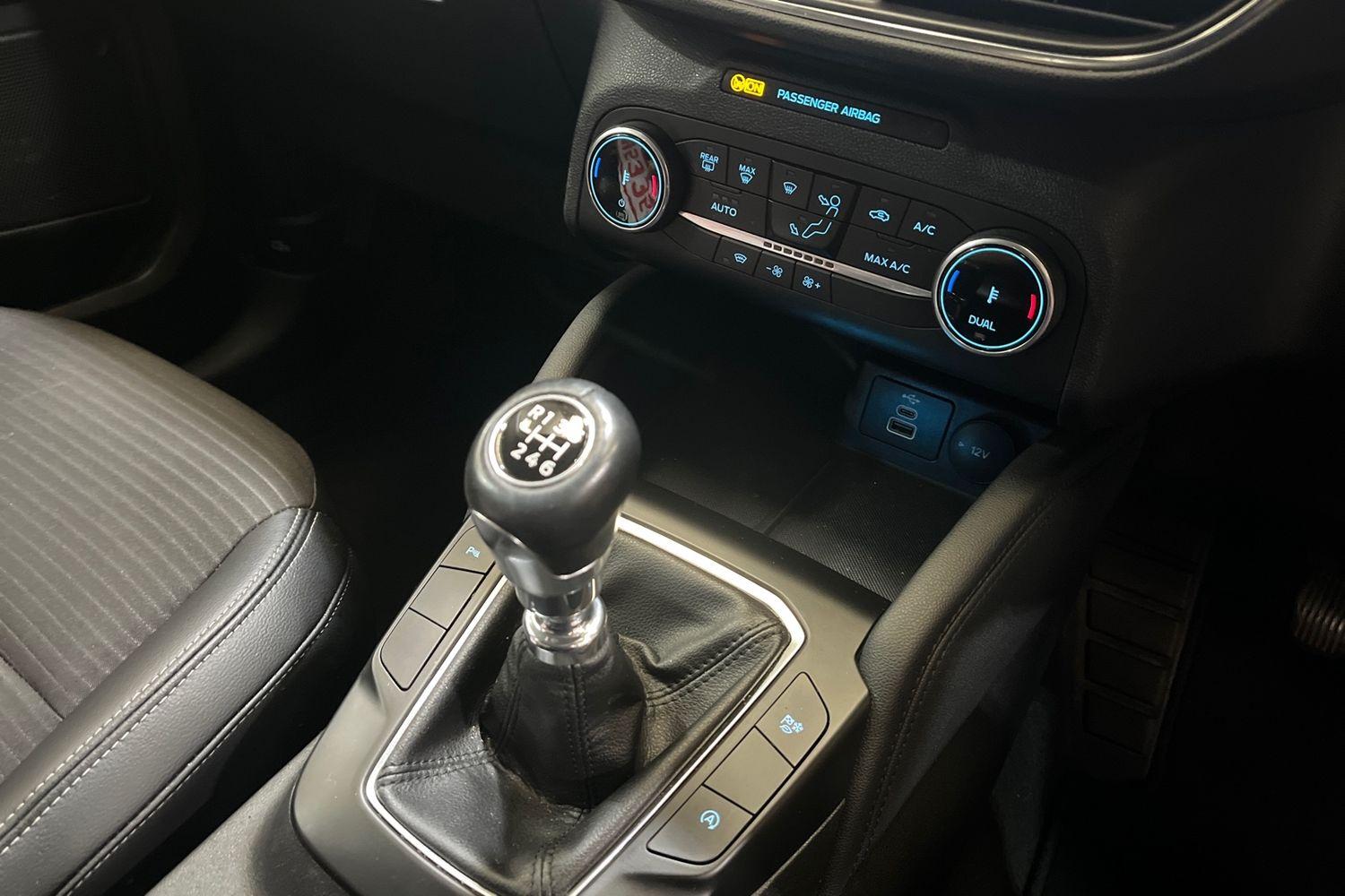 Ford KUGA Photo 36