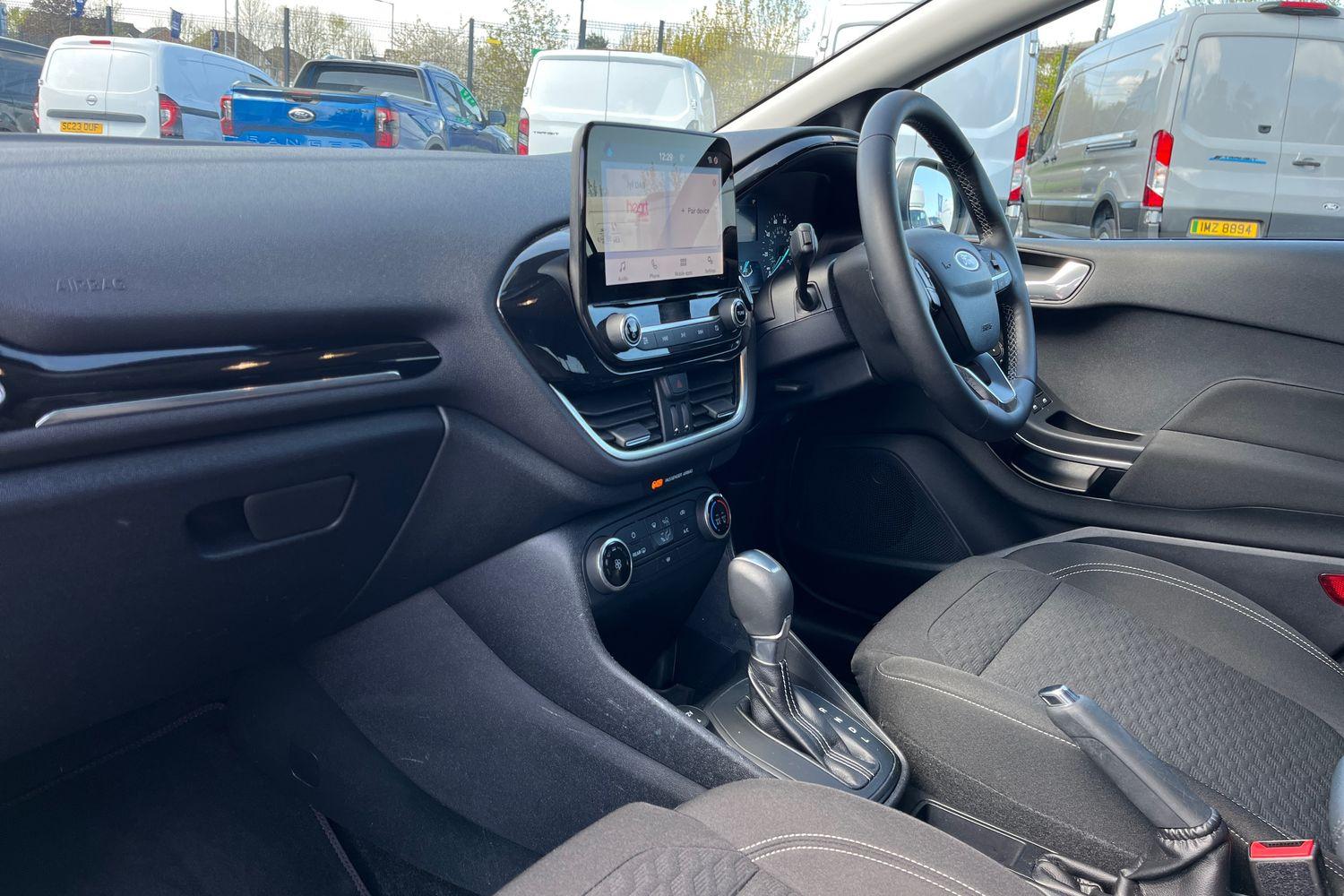 Ford FIESTA Photo 17
