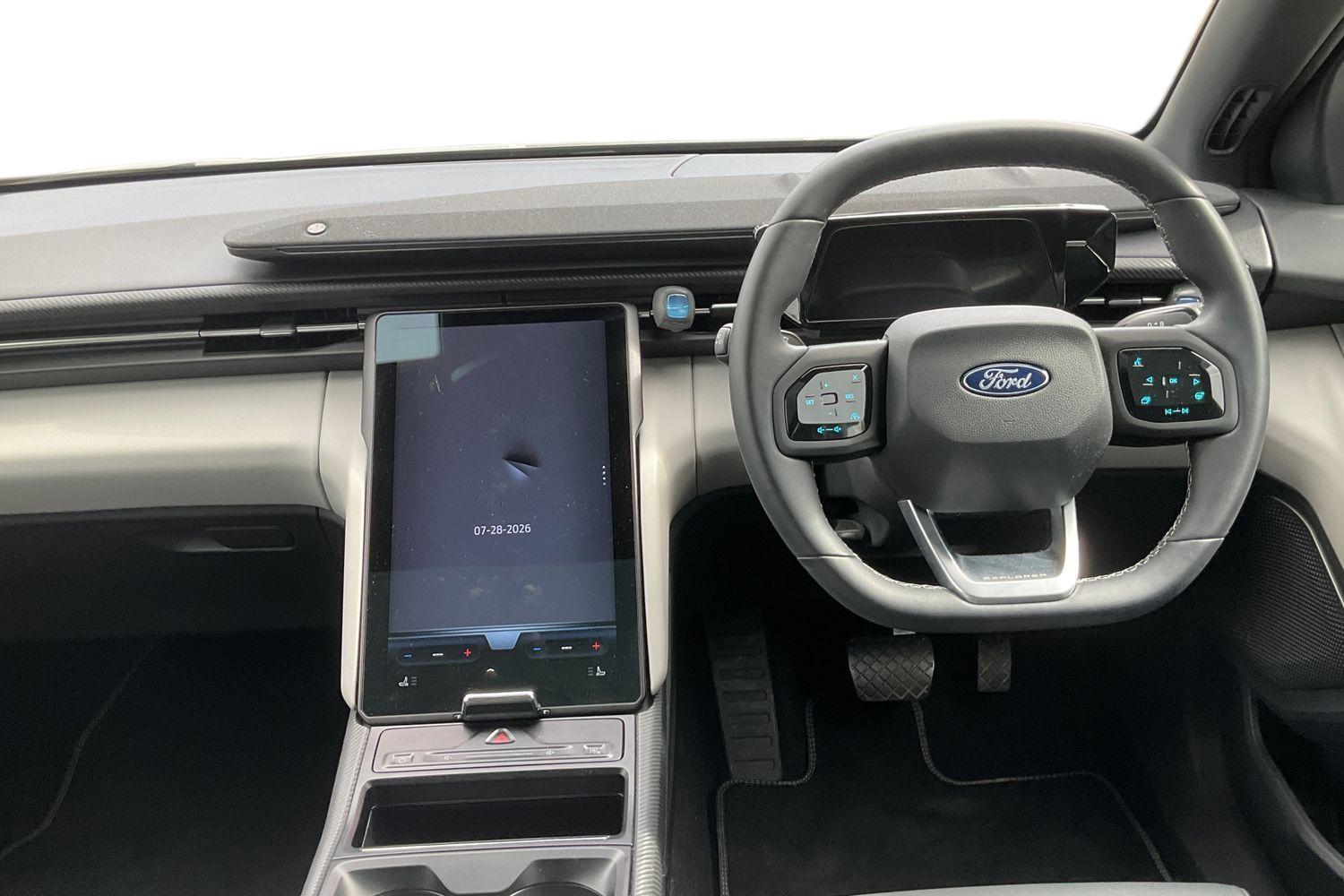 Ford Explorer Photo 10
