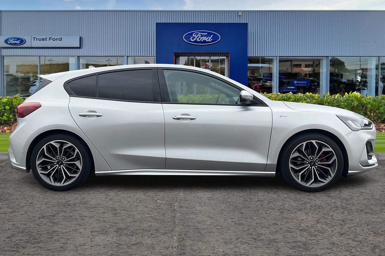 Ford Focus Photo 2