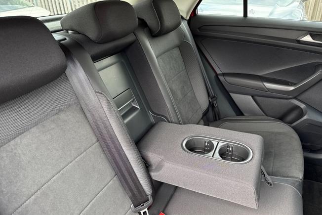 VOLKSWAGEN T-Roc Photo 29