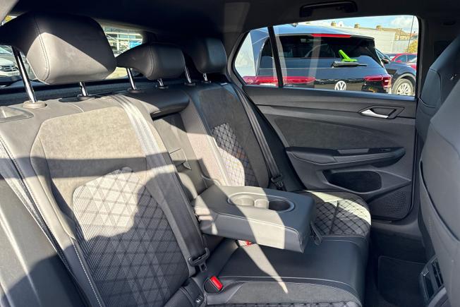 VOLKSWAGEN Golf Photo 34