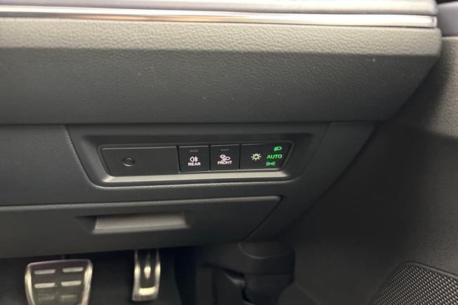 VOLKSWAGEN Touareg Photo 25