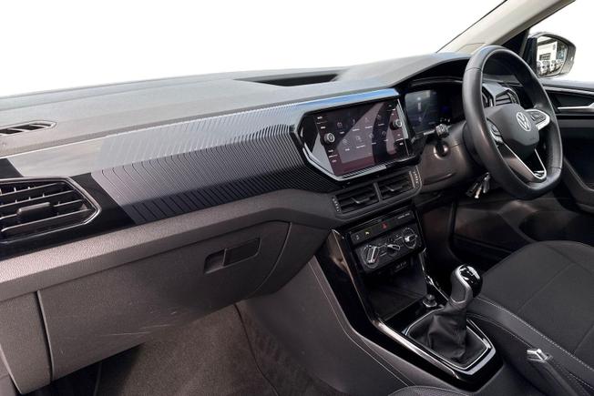VOLKSWAGEN T-Cross Photo 2
