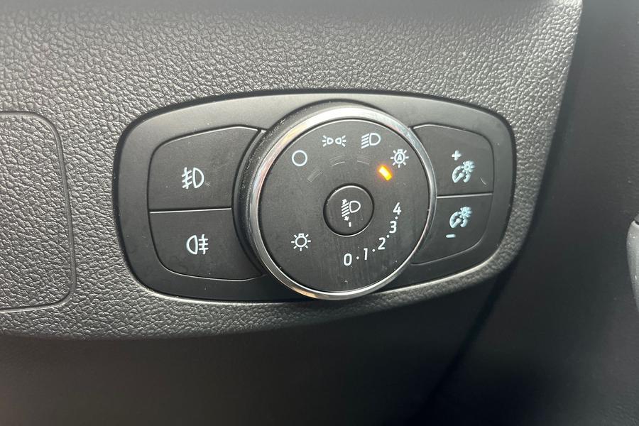 Ford FOCUS Photo autoimg-c69c32a0b28efeb1dd7974de07024deb4be144ca.jpg