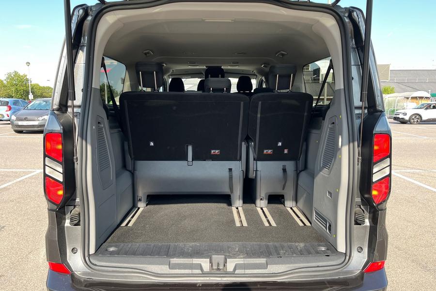Ford TOURNEO CUSTOM Photo autoimg-c69dd9fd877552e7d9b45e747a9800571f87fdb0.jpg