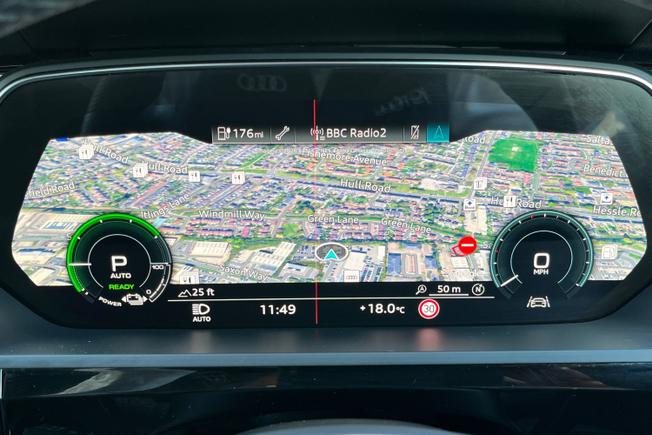 AUDI Q8 E-Tron Photo 32