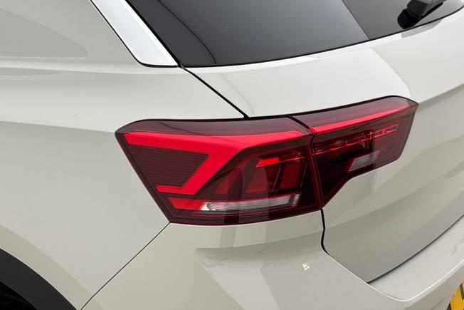 VOLKSWAGEN T-Roc Photo 18