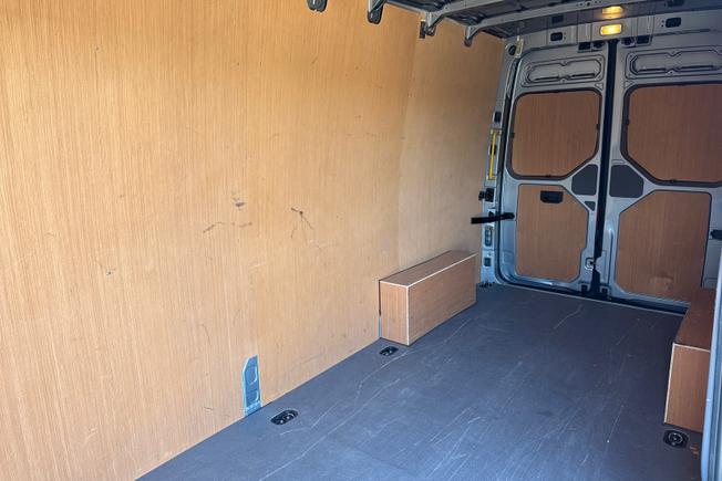 VOLKSWAGEN Crafter Photo 9
