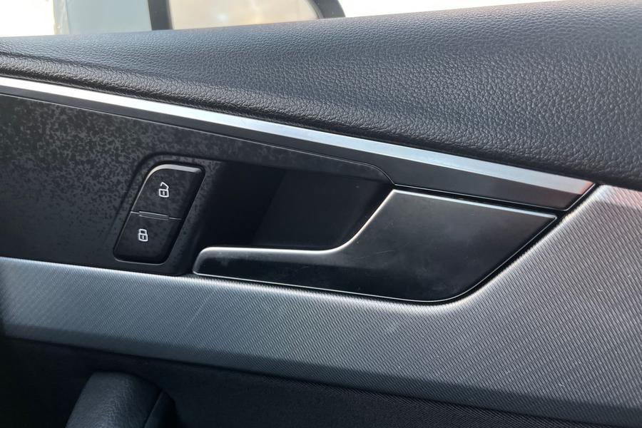 Audi A4 Photo autoimg-c6a6149dfebd0072771b458add065a412efedb2f.jpg