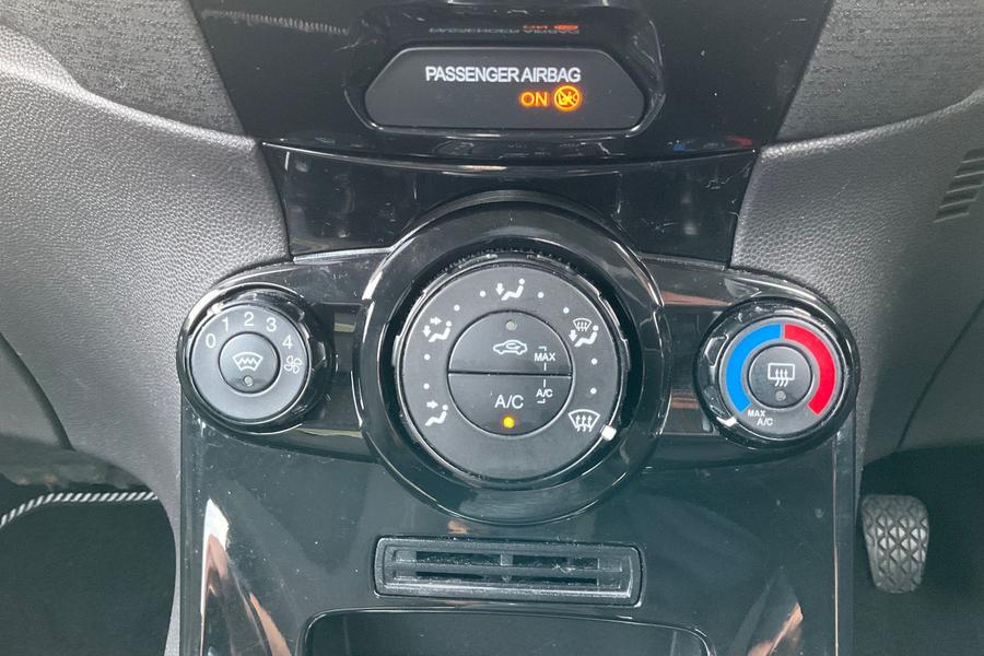Ford FIESTA Photo autoimg-c6a87b9f92cef7d3f9928911ed6879709ad2e7ac.jpg