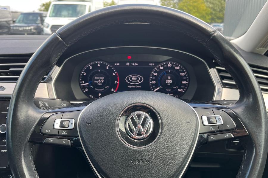 Volkswagen PASSAT Photo autoimg-c6ab057795ed090780b77014fd3bc80c0af09cf7.jpg