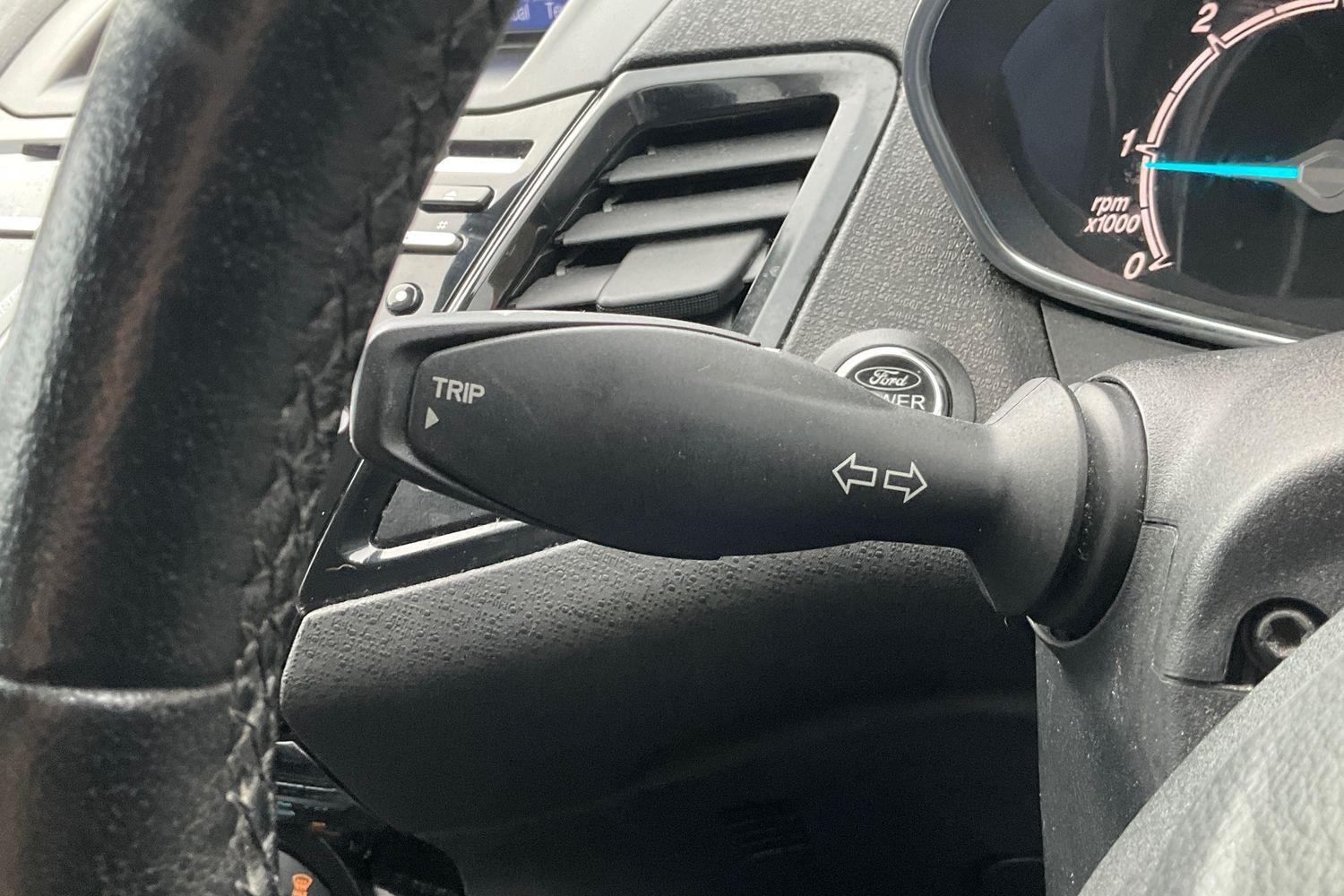 Ford FIESTA Photo 13