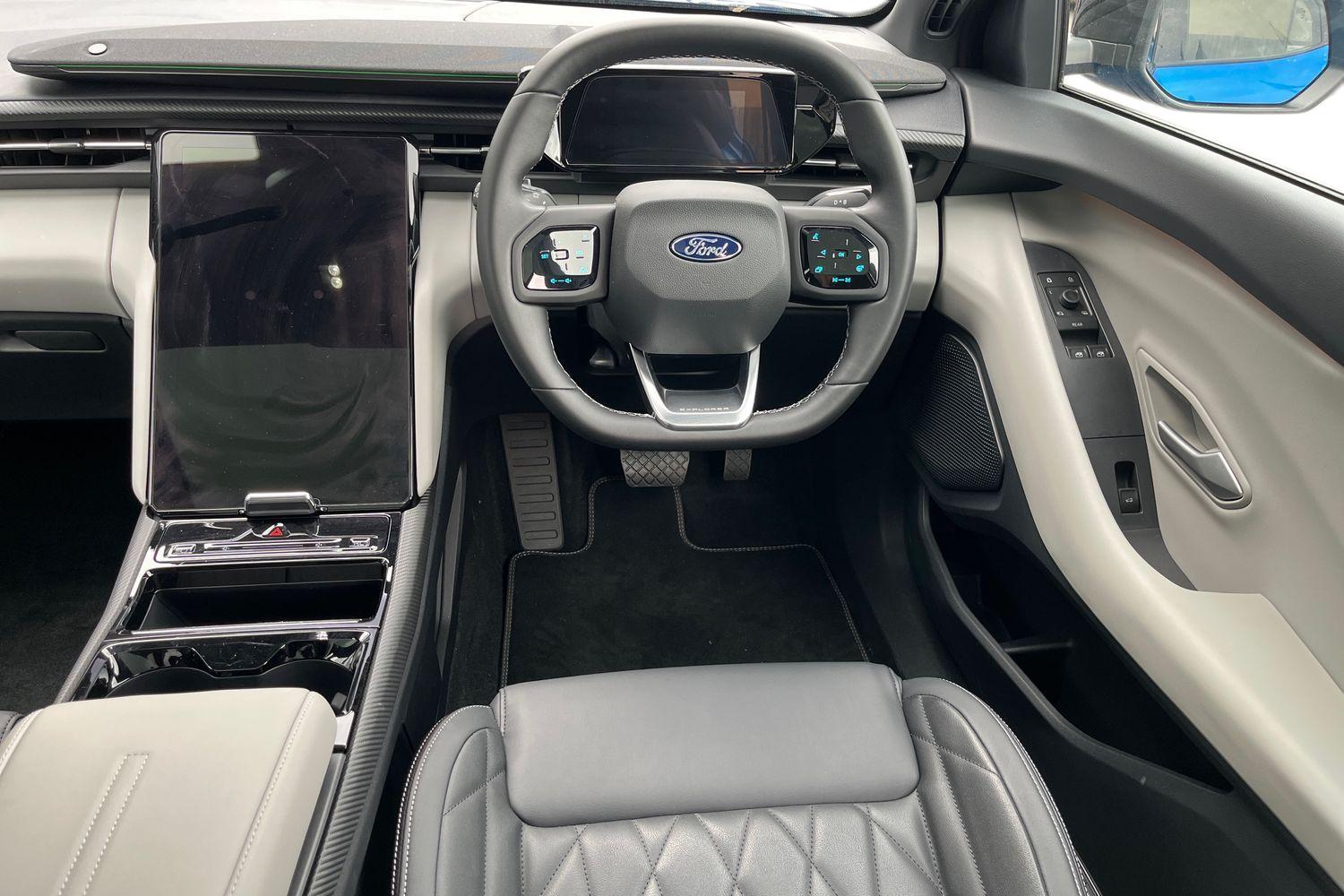 Ford Explorer Photo 10