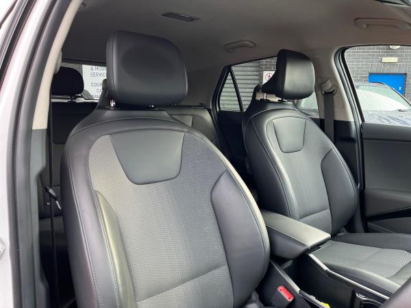 Kia Niro Photo autoimg-c6b838acac17a11cb63a5de2ca60fbe02fde1251.jpg