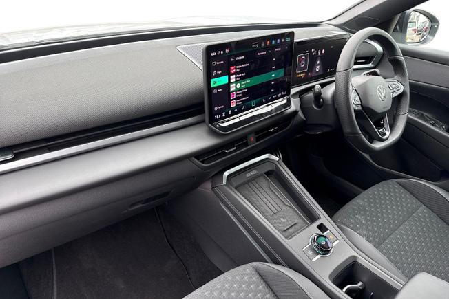 VOLKSWAGEN T-Roc Photo 2