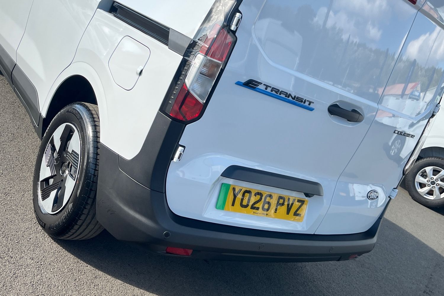 Ford TRANSIT E-COURIER Photo 39