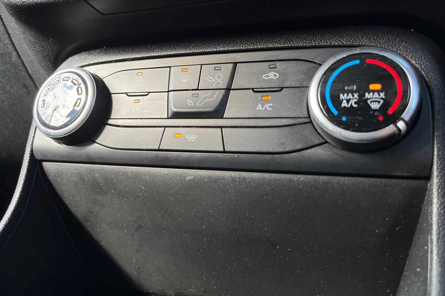 Ford FIESTA Photo 31