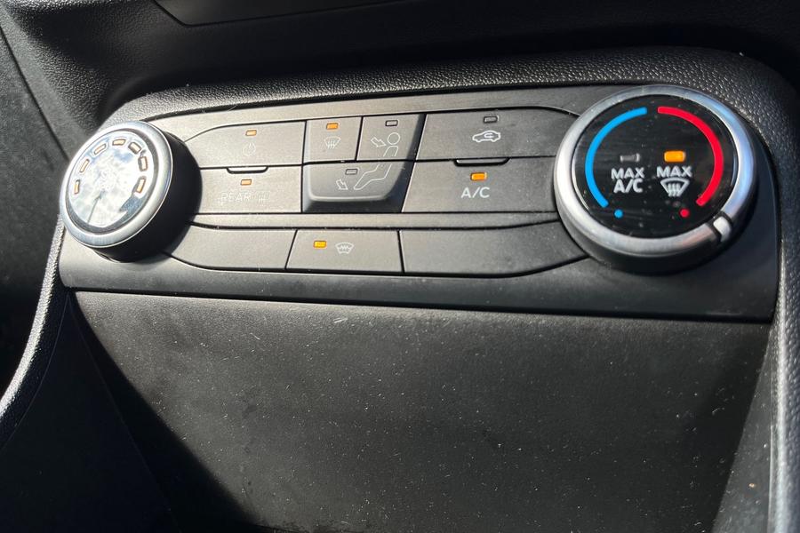 Ford FIESTA Photo autoimg-c6d34f59373e7fd33b11d6523fe922bb80f5a08c.jpg