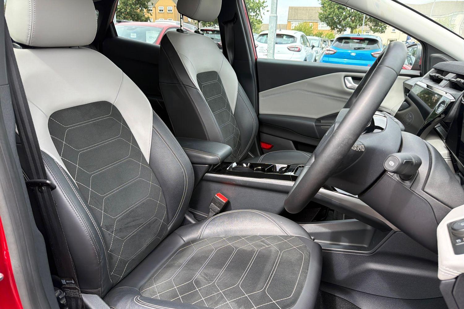 Ford Puma Gen-E Photo 16