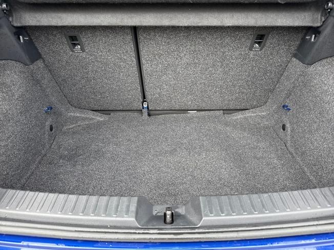 SEAT Ibiza Photo 12