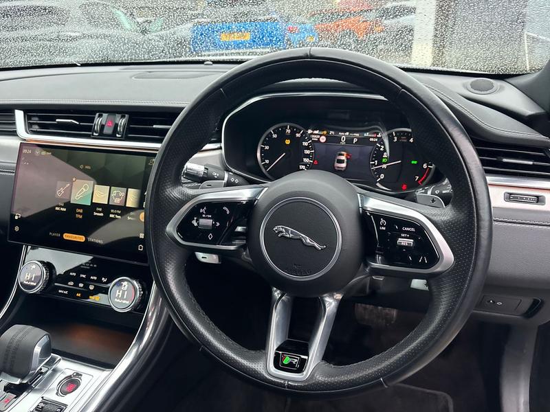 Used Jaguar XF YK21ZHJ 32