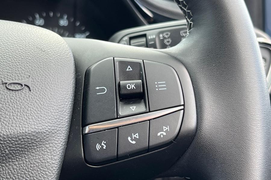 Ford FIESTA Photo autoimg-c6ebc3f1668d3246c1b9484967375c8031571c3a.jpg