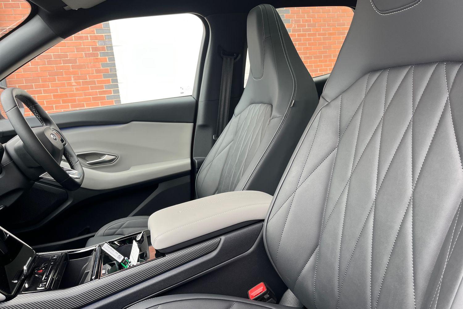 Ford EXPLORER Photo 18