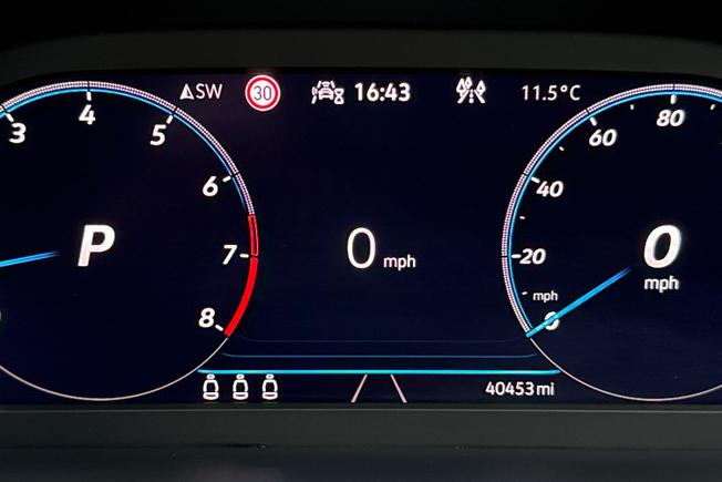 VOLKSWAGEN Tiguan Photo 15