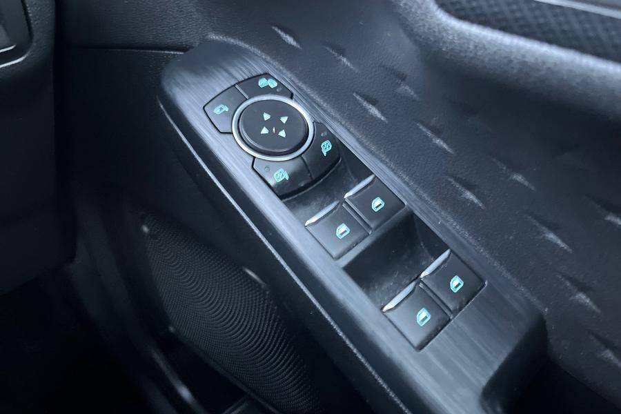 Ford KUGA Photo autoimg-c6f777b1b1acab61574bf9273f3fa327c9b707c3.jpg
