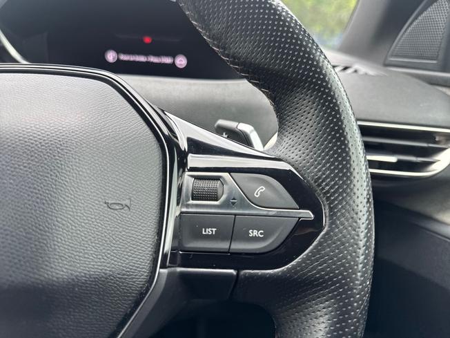 PEUGEOT 5008 Photo 17