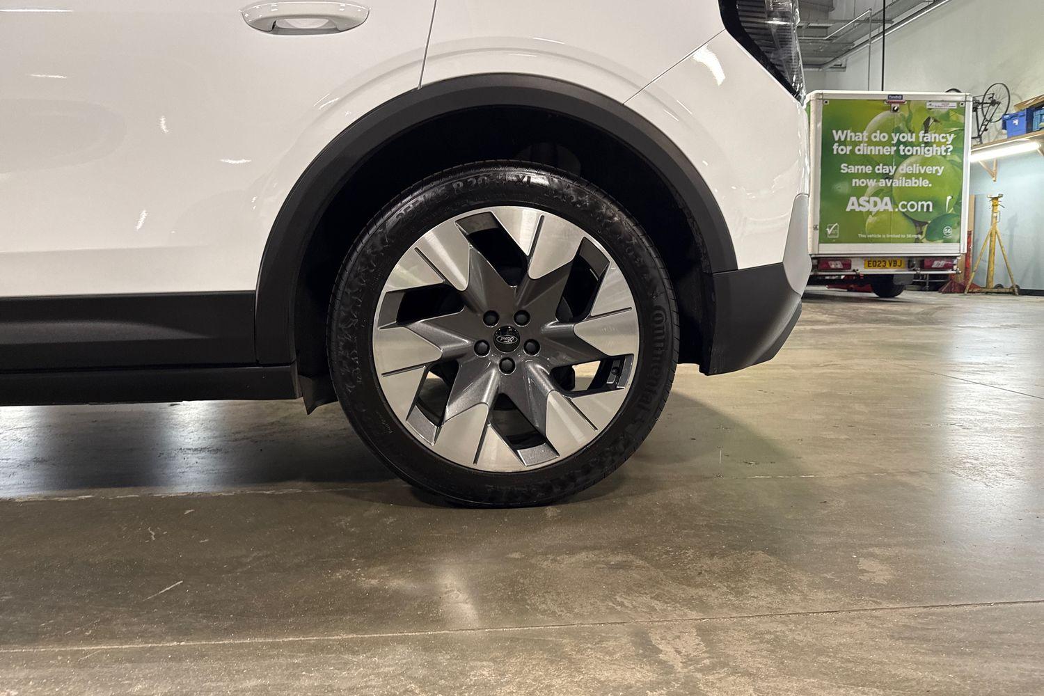 Ford Explorer Photo 7