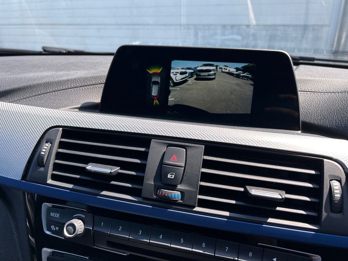 BMW 3 Series Photo 10