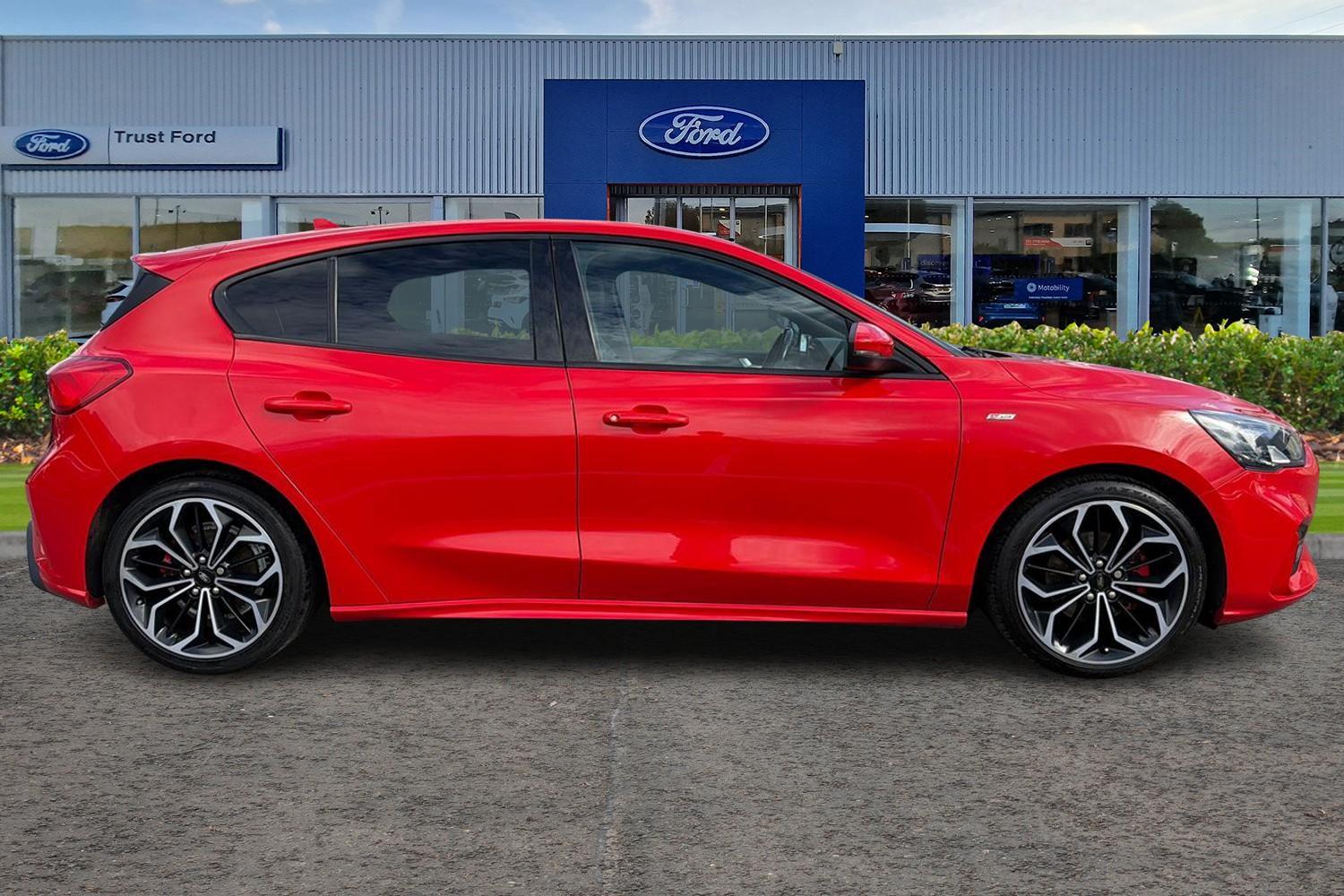 Ford FOCUS Photo 2