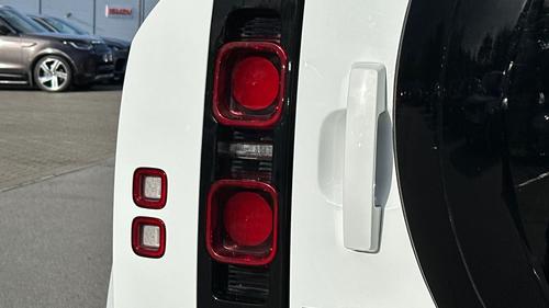 Land Rover Defender Photo autoimg-c70539568f9c12ae0e33dbf6330079844b47fb4c.jpg