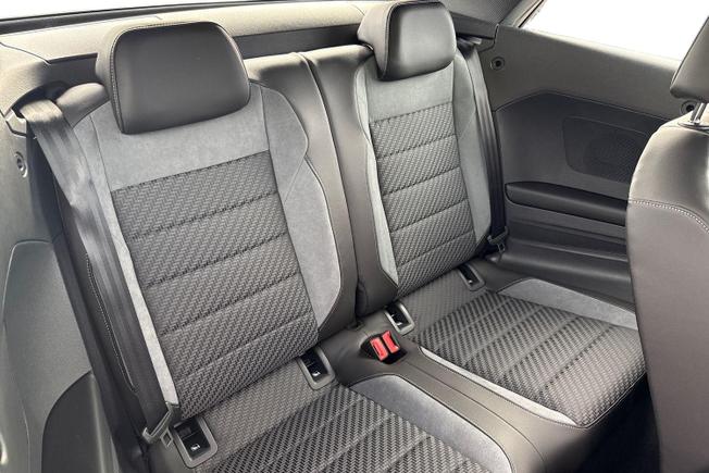 VOLKSWAGEN T-Roc Photo 9