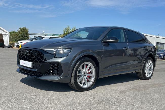 AUDI Rsq8 Photo 25