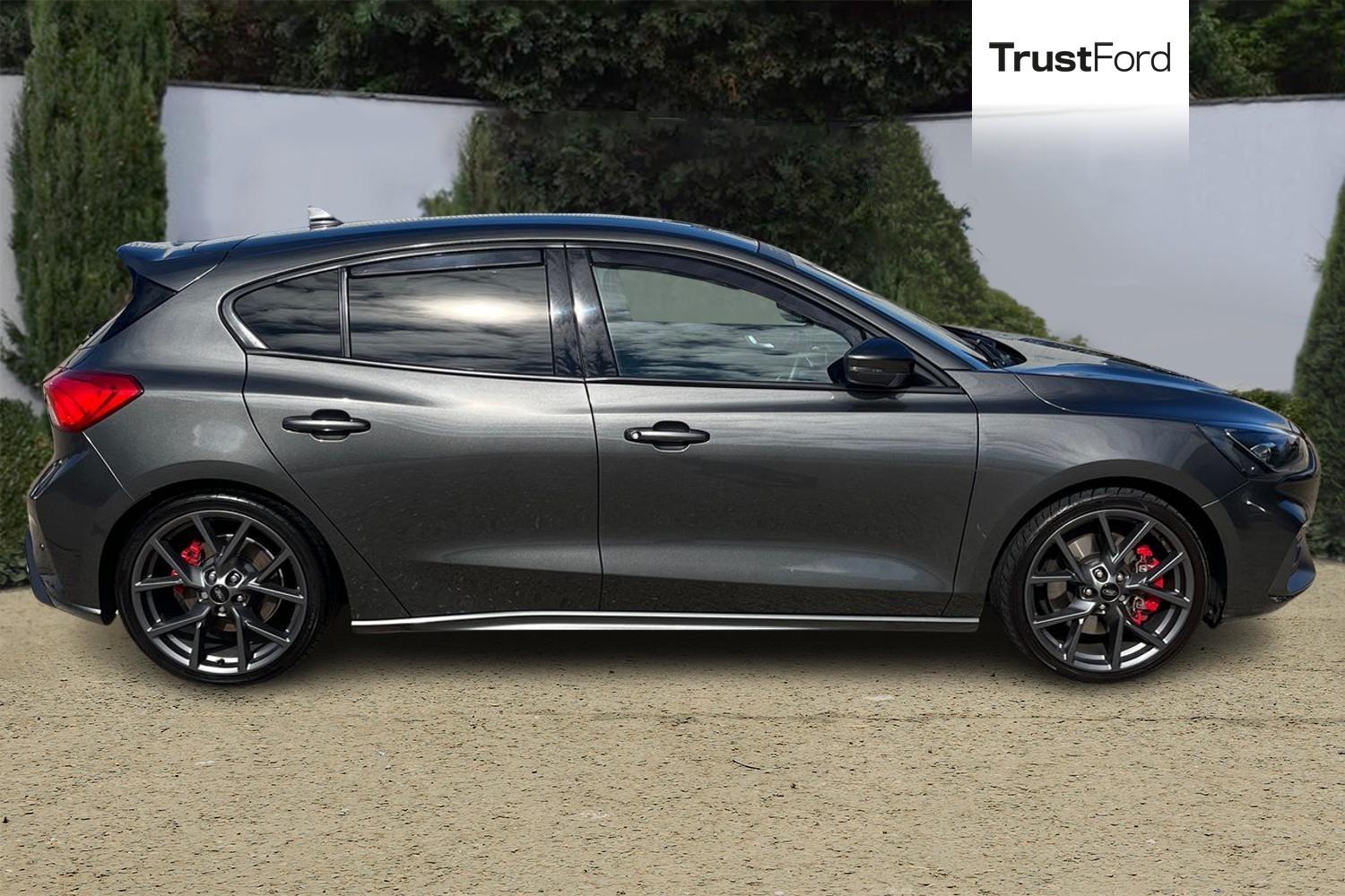 Ford Focus Photo 2