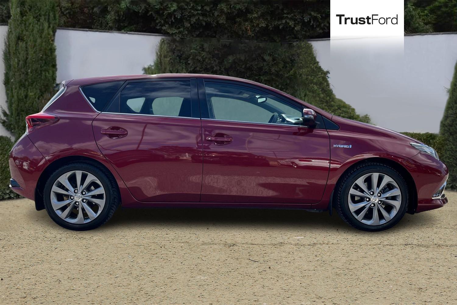 Toyota Auris Photo 2