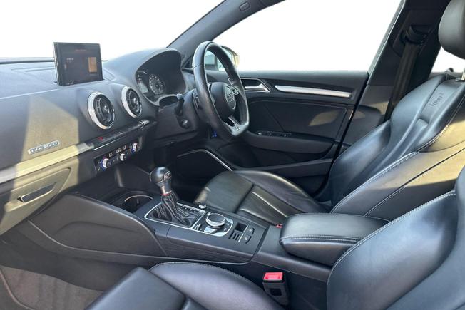 AUDI S3 Photo 2