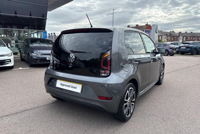 VOLKSWAGEN Up Photo 24